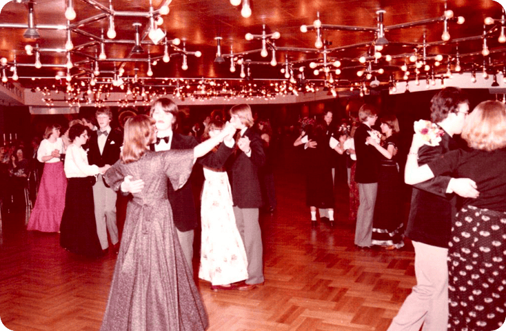 Tanzpaare im Tanzsaal bei der Tanzschule Renz